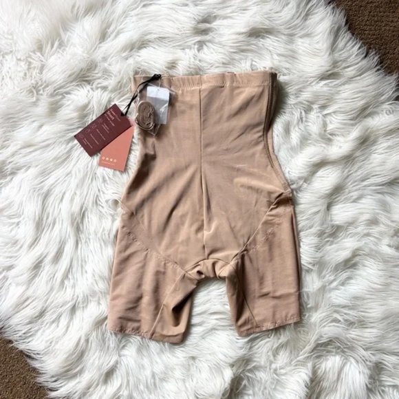 HoneyLove NWT SuperPower Short Sand Small S - Picture 7 of 7